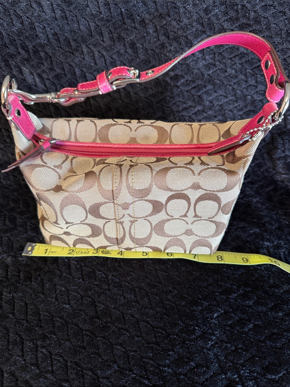 Coach Beige Signature Canvas Shoulder Bag with Pink Trim - Picture 2 of 3